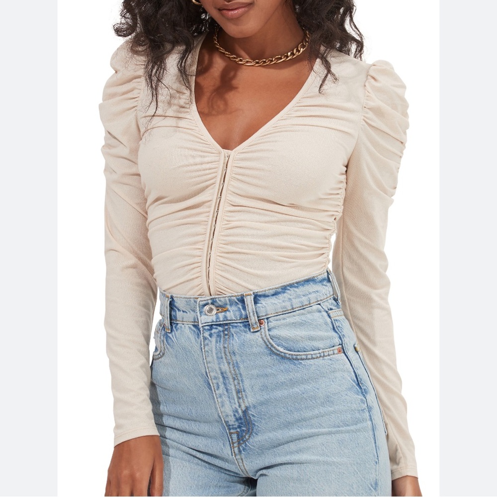 ASTR THE LABEL Encino Ruched Long Sleeve Top